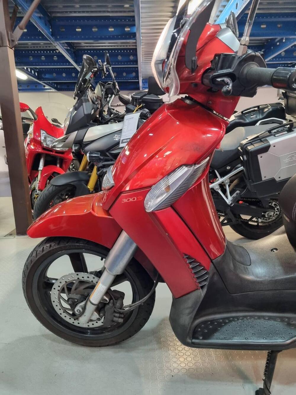 Aprilia Scarabeo 300 Special (2009 - 13) (2)