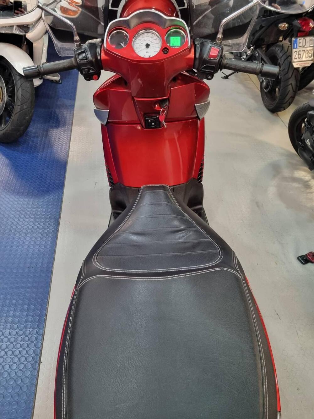 Aprilia Scarabeo 300 Special (2009 - 13) (5)