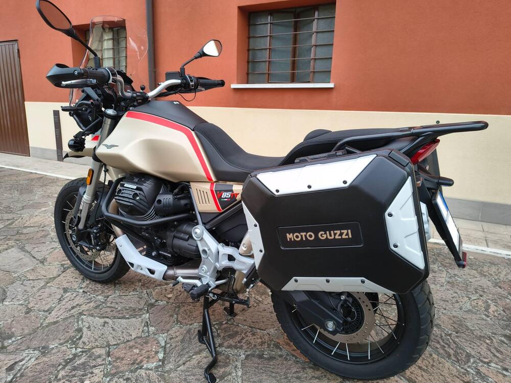 Moto Guzzi V85 TT Travel (2021 - 23) (4)