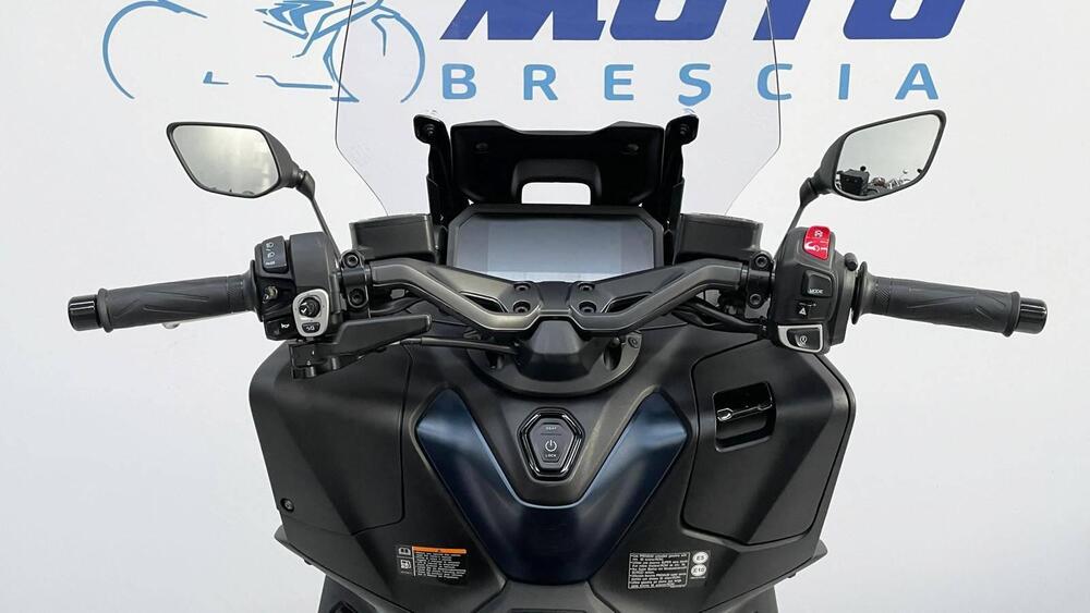Yamaha T-Max 560 (2022 - 24) (9)