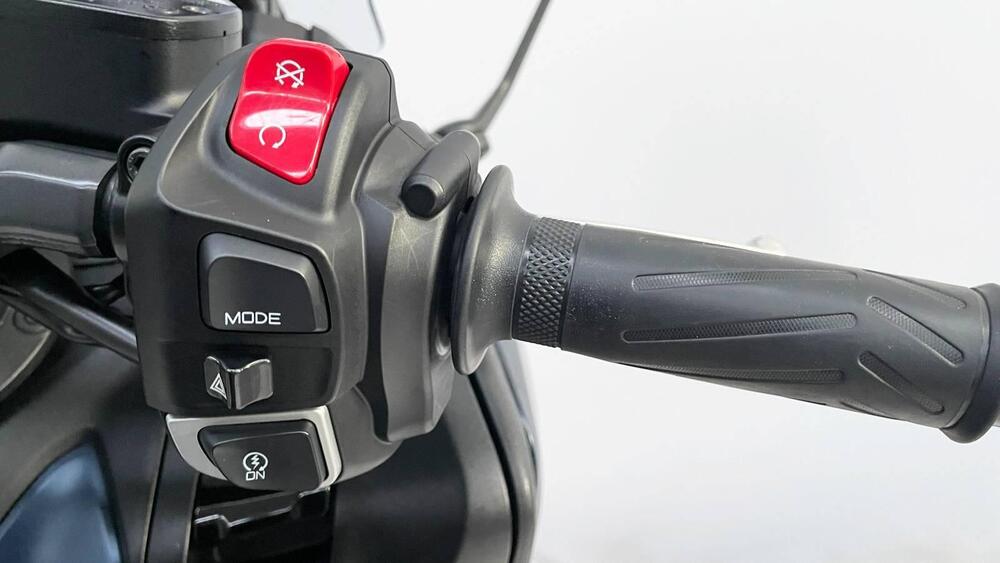 Yamaha T-Max 560 (2022 - 24) (12)