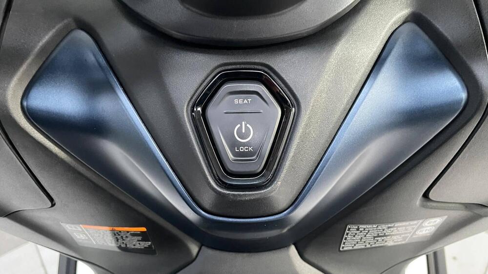 Yamaha T-Max 560 (2022 - 24) (15)