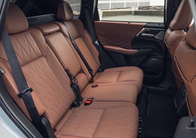 Mitsubishi Outlander (2026-->>) (15)