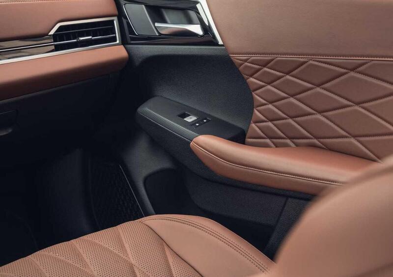 Mitsubishi Outlander (2026-->>) (19)