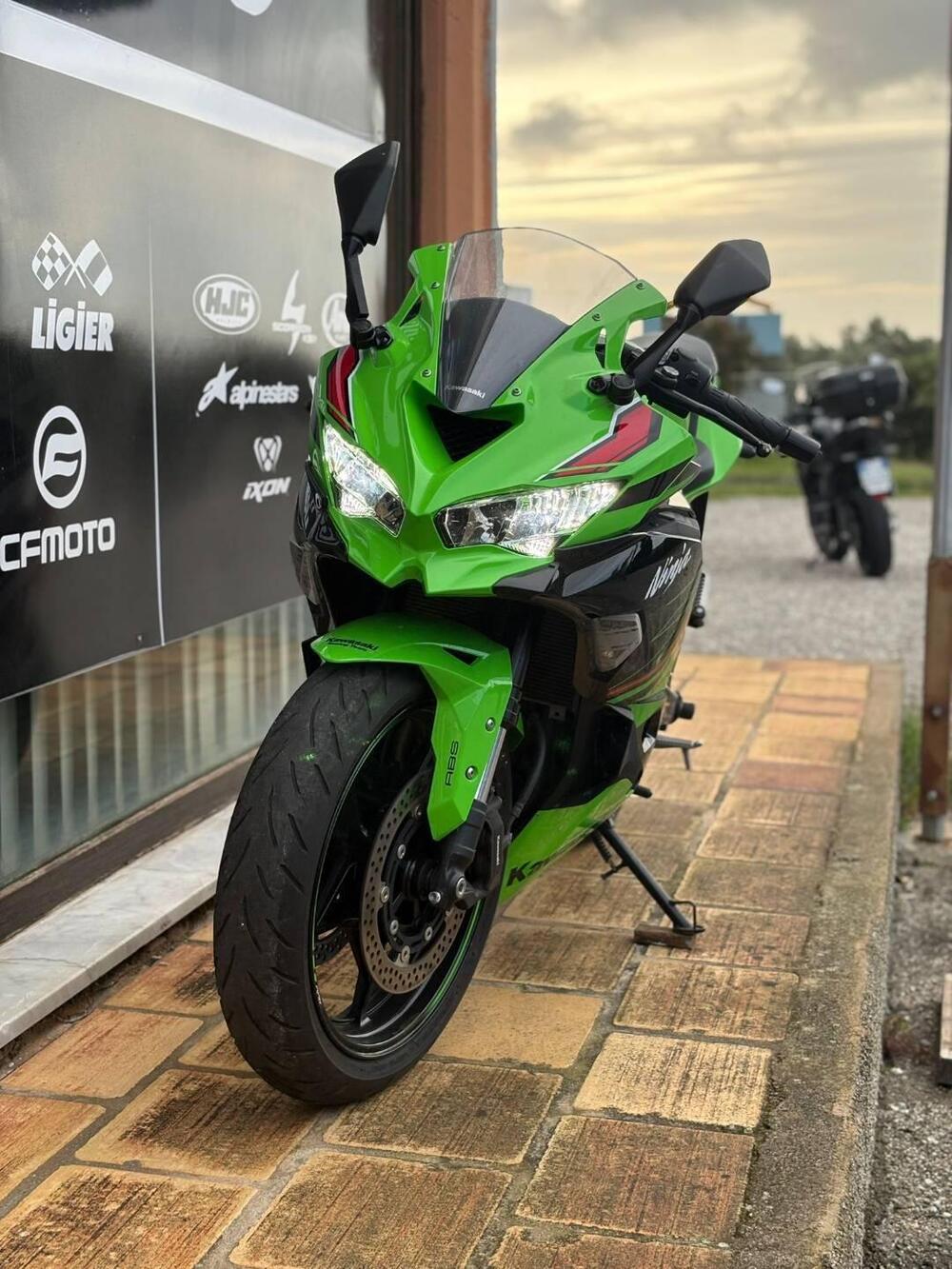 Kawasaki Ninja ZX-4R (2024 - 26) (2)