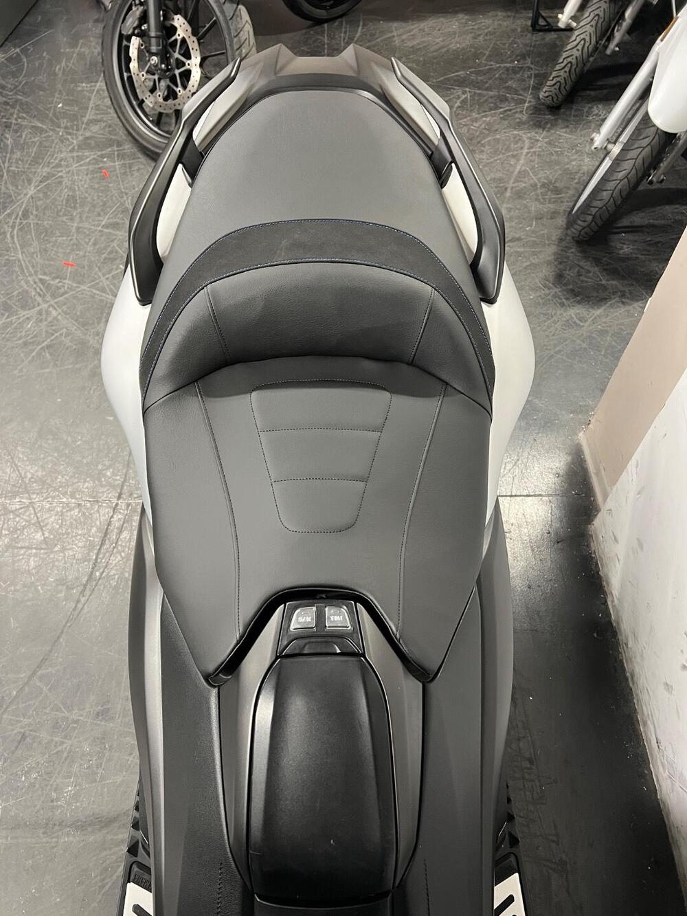 Yamaha T-Max 530 SX (2017 - 19) (7)