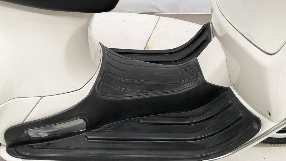 Vespa GTS 300 Super (2008 - 16) (4)