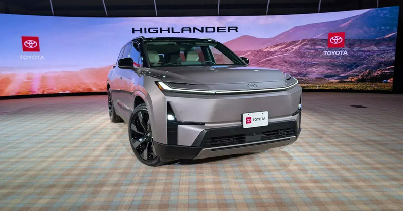 Nuova Toyota Highlander: il grande SUV a 7 posti diventa elettrico e promette oltre 500 km di autonomia