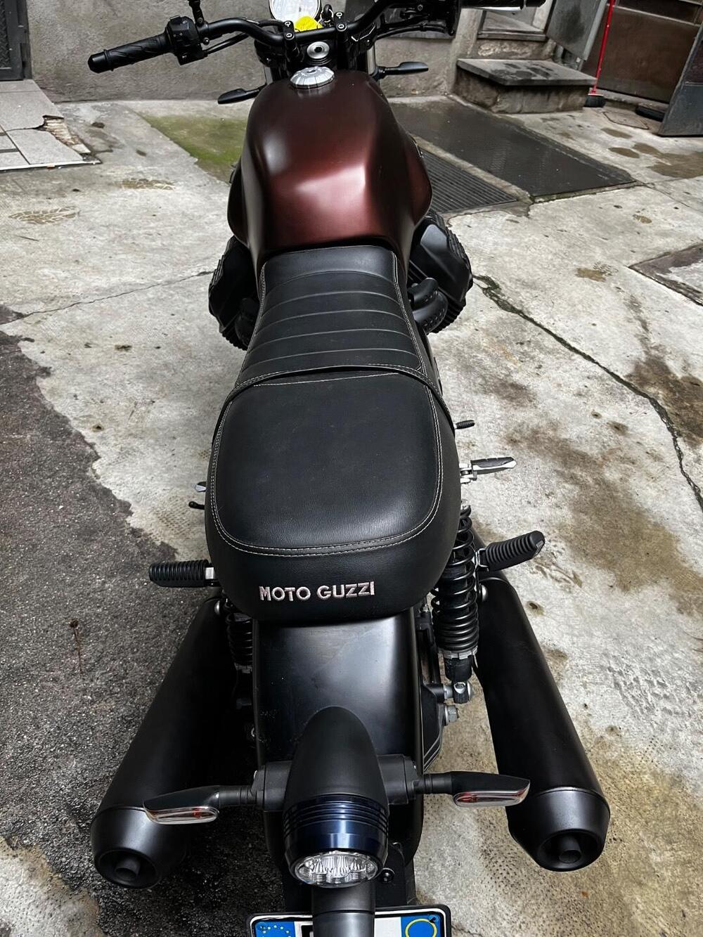 Moto Guzzi V7 III Stone (2017 - 20) (4)