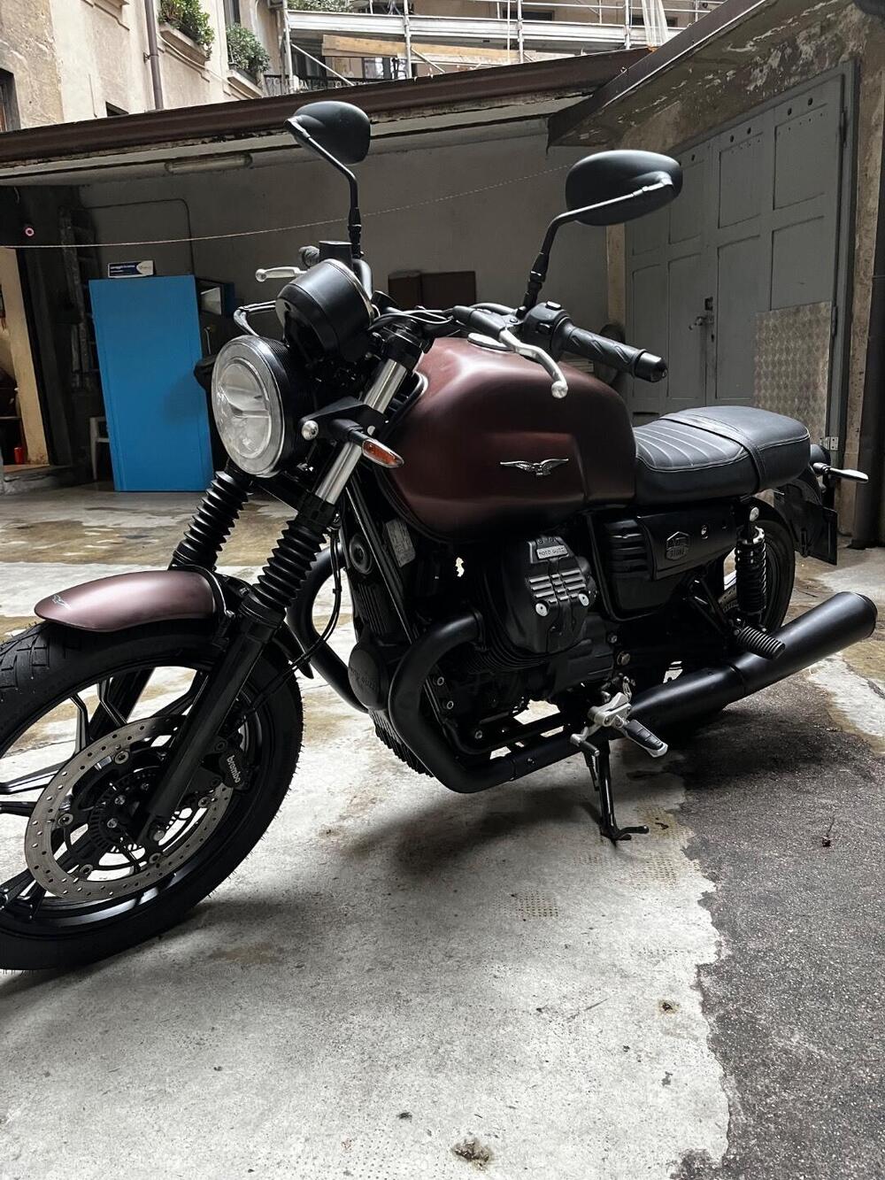 Moto Guzzi V7 III Stone (2017 - 20) (5)