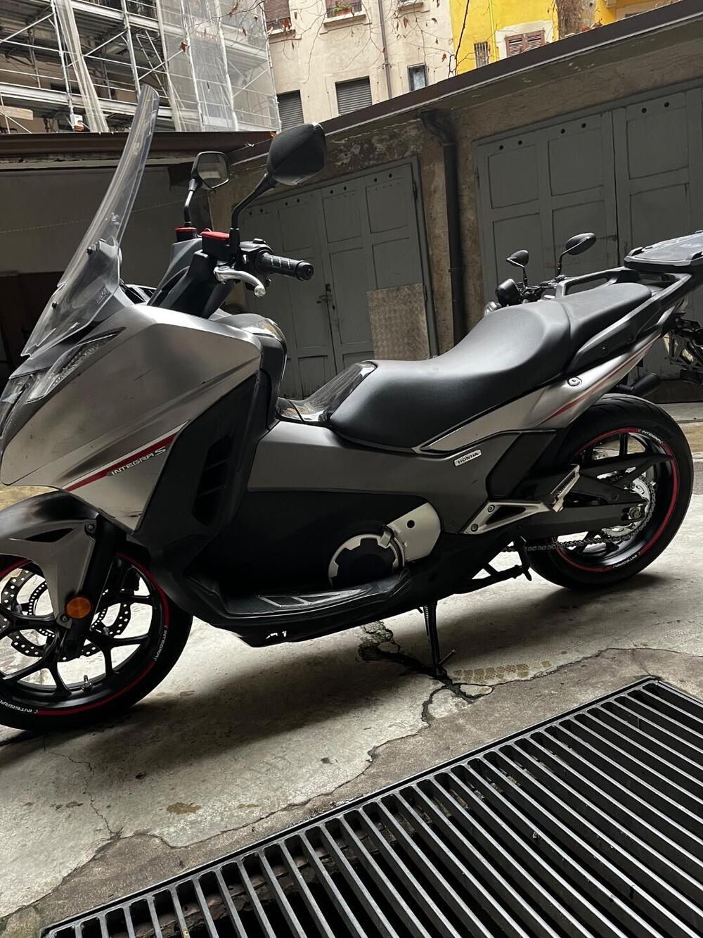 Moto Guzzi V7 III Stone (2017 - 20) (7)