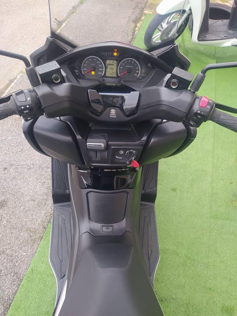 Suzuki Burgman 400 (2022 - 24) (9)