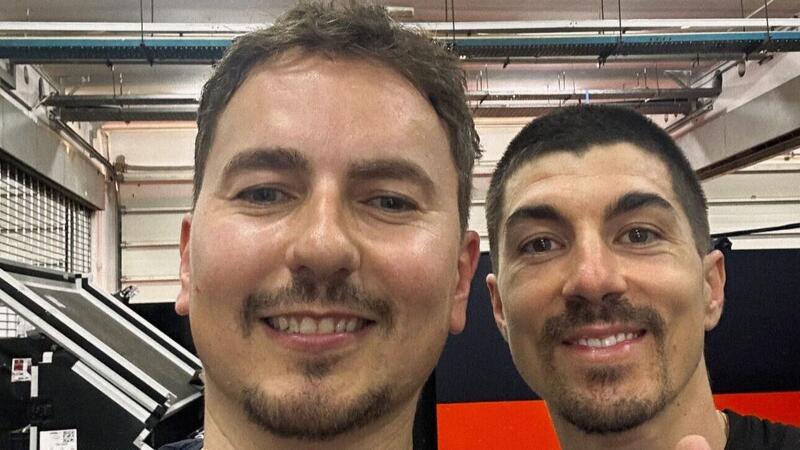 MotoGP 2026. Jorge Lorenzo accende la miccia in Casa KTM: "Tensioni tra Acosta e Vi&ntilde;ales... Pedro sa che Maverick sar&agrave; pi&ugrave; forte grazie a me"