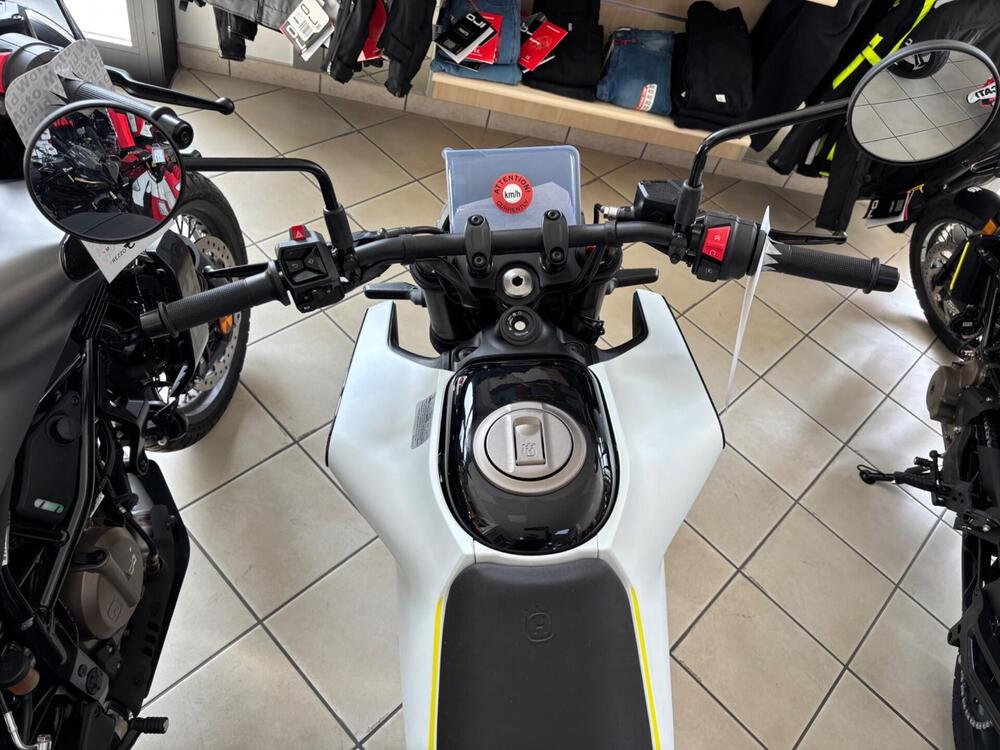 Husqvarna Vitpilen 401 (2024 - 26) (7)