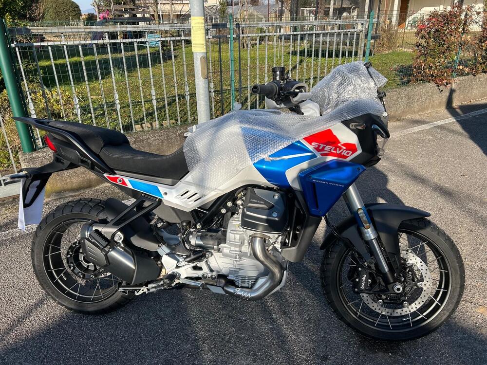 Moto Guzzi Stelvio Duecento Tributo (2025 - 26)
