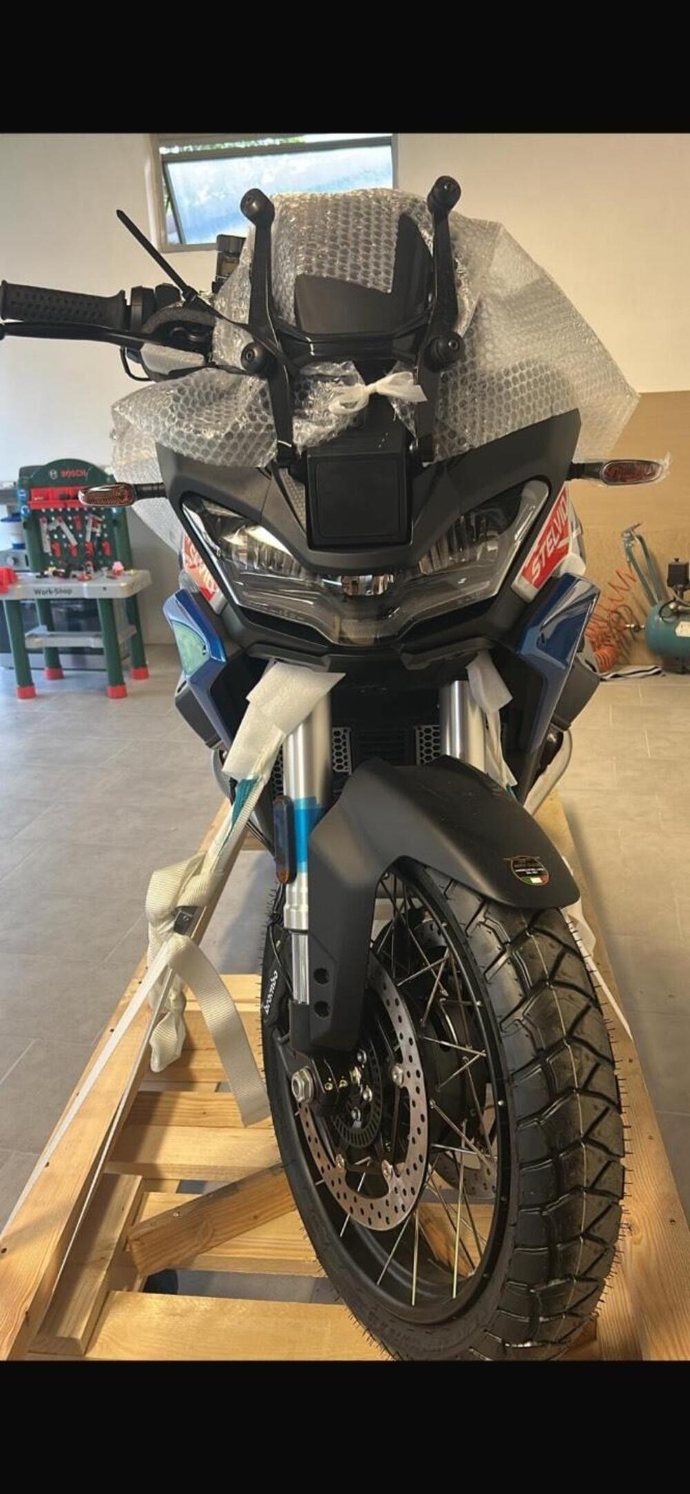 Moto Guzzi Stelvio Duecento Tributo (2025 - 26) (2)