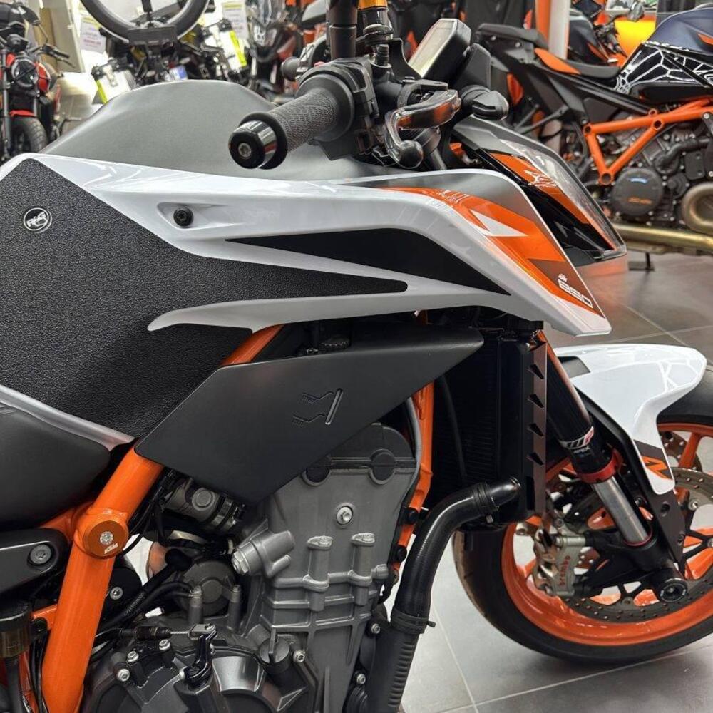 KTM 890 Duke R (2020) (3)