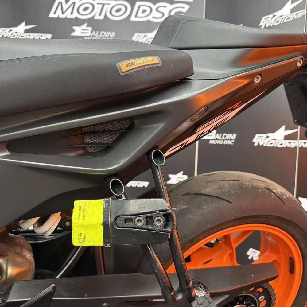 KTM 890 Duke R (2020) (6)