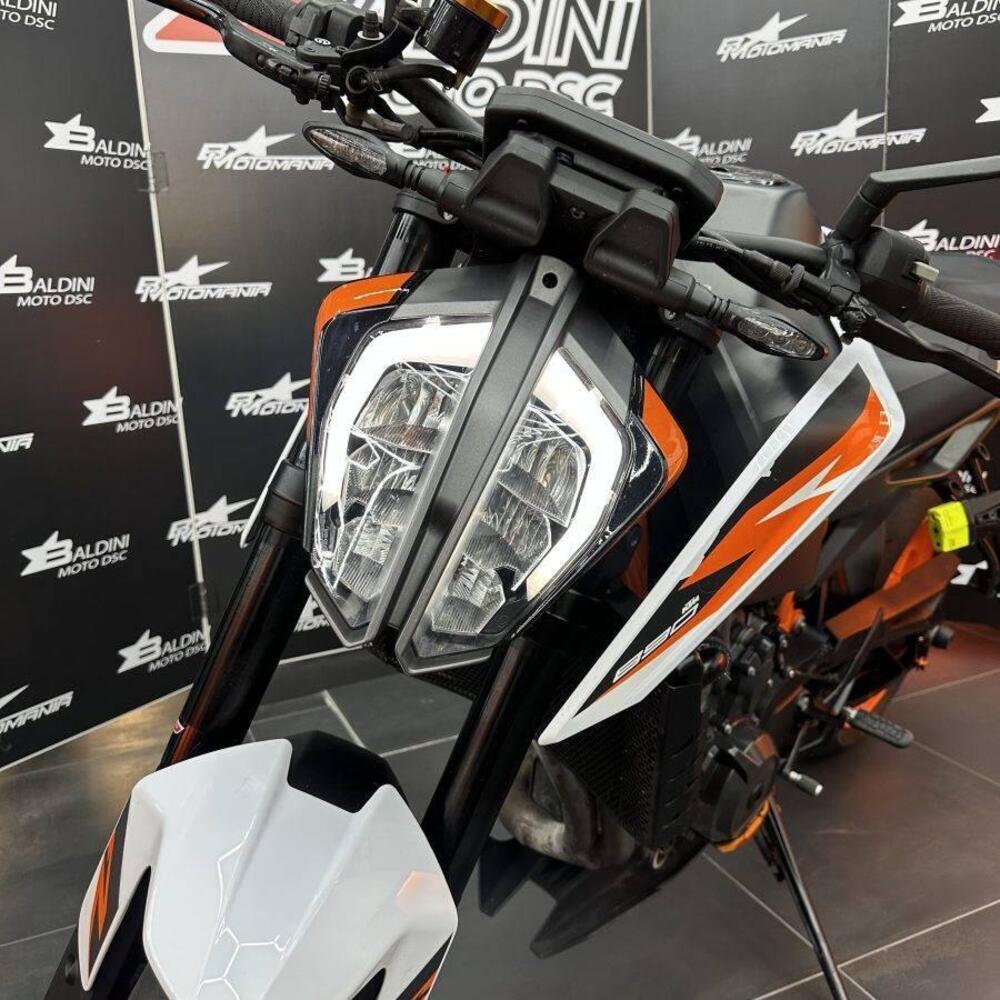 KTM 890 Duke R (2020) (10)