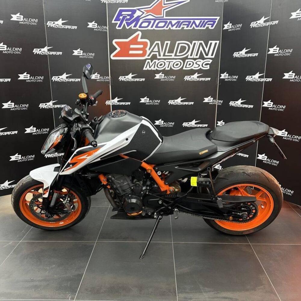 KTM 890 Duke R (2020) (11)