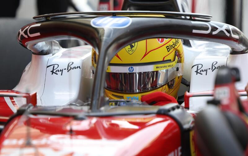 Hamilton in pista a Sakhir