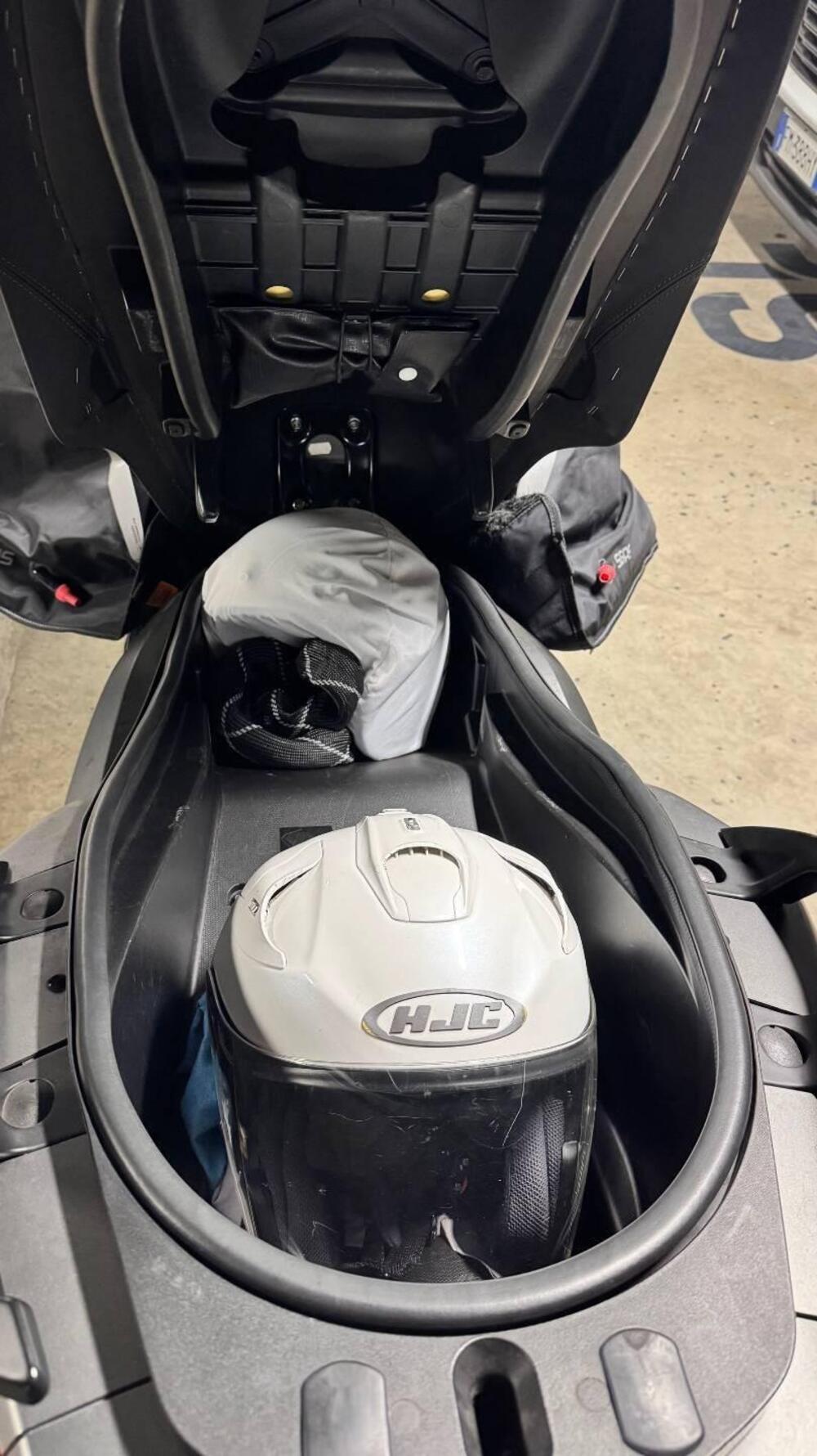 Yamaha X-Max 400 ABS (2013 - 16) (12)