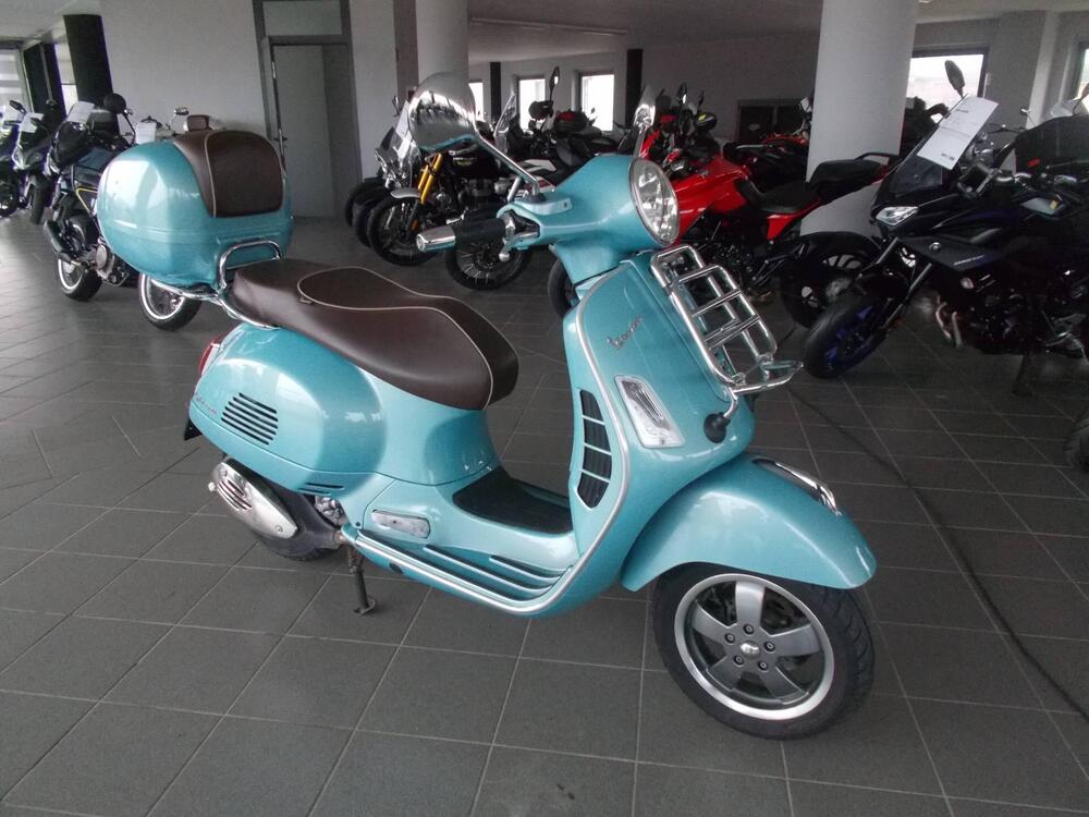 Vespa GTS 300 ABS Settantesimo (2016) (2)