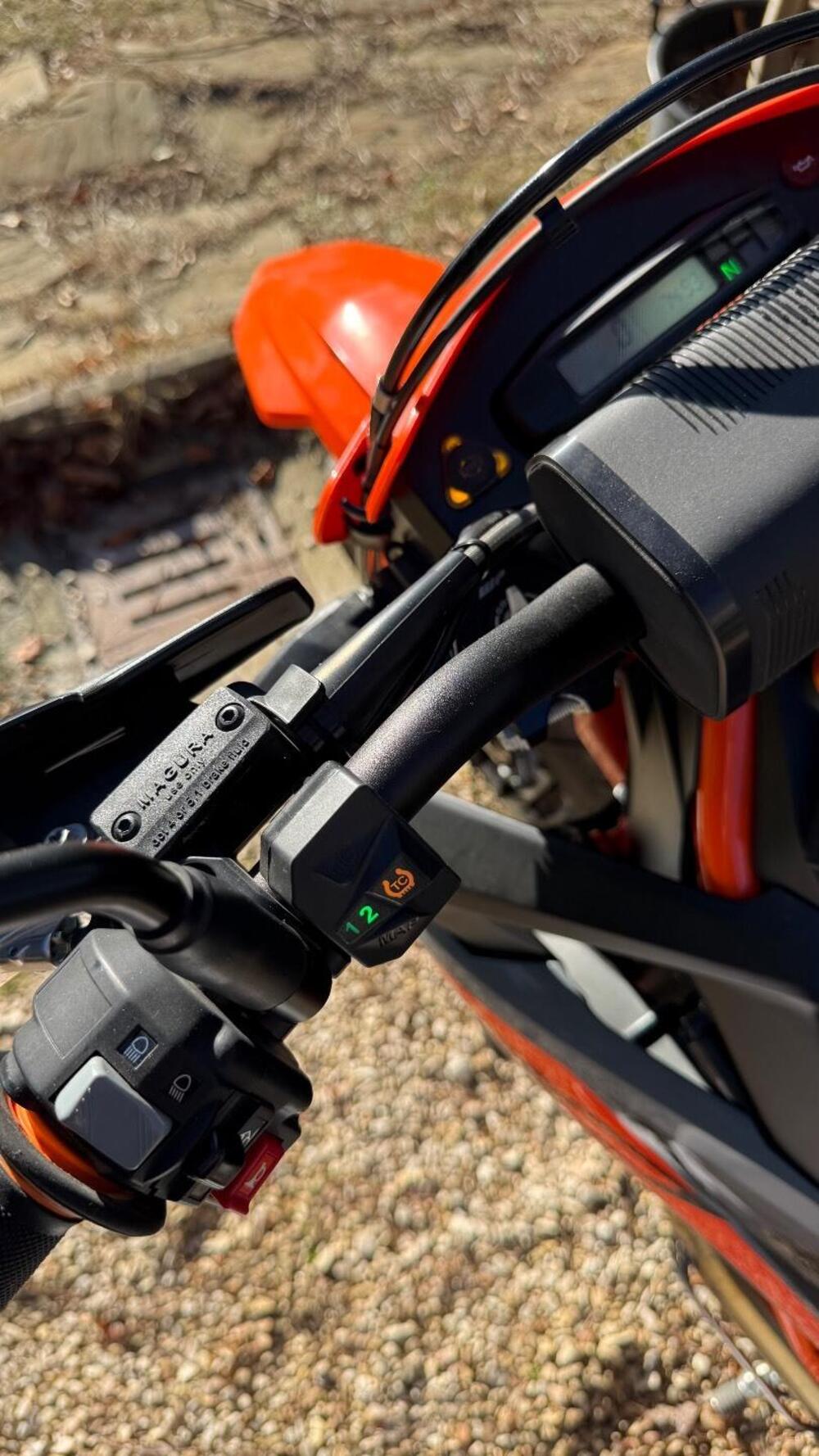 KTM 690 SMC R (2023 - 25) (8)