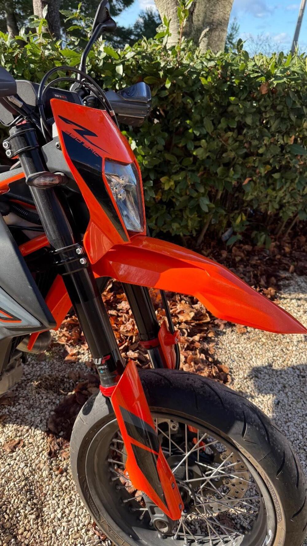KTM 690 SMC R (2023 - 25) (10)