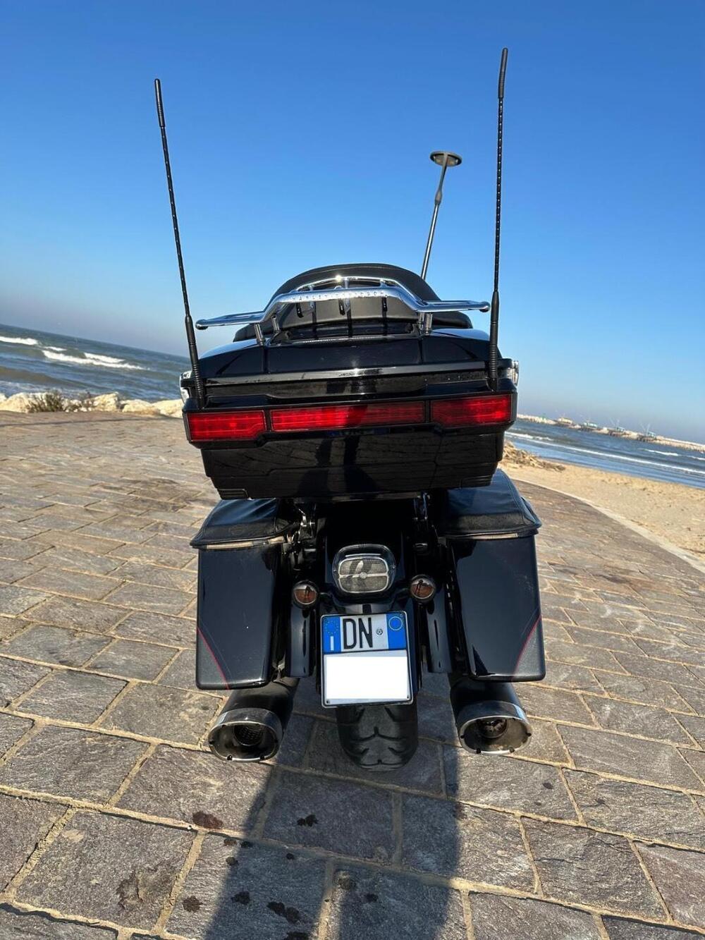 Harley-Davidson 1800 Electra Glide Ultra Classic (2009 - 11) - FLHTCUSE (2)