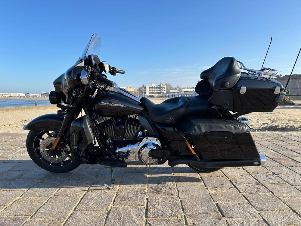 Harley-Davidson 1800 Electra Glide Ultra Classic (2009 - 11) - FLHTCUSE (5)