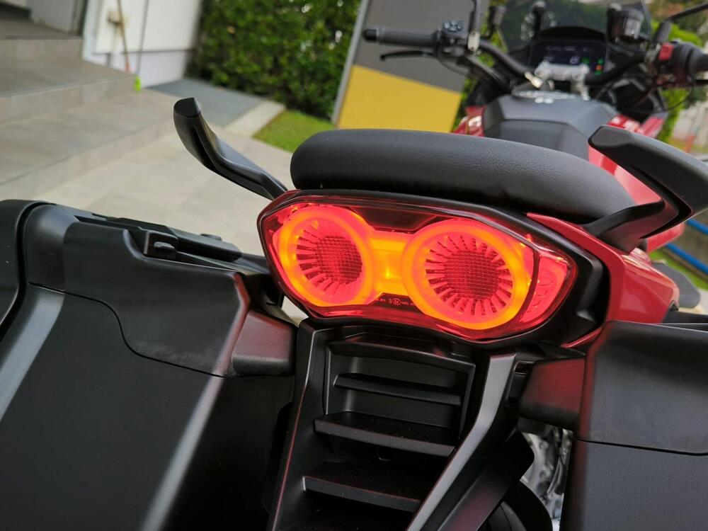 Moto Guzzi V100 Mandello S (2022 - 24) (9)