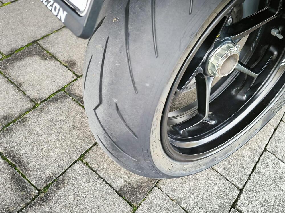 Moto Guzzi V100 Mandello S (2022 - 24) (14)