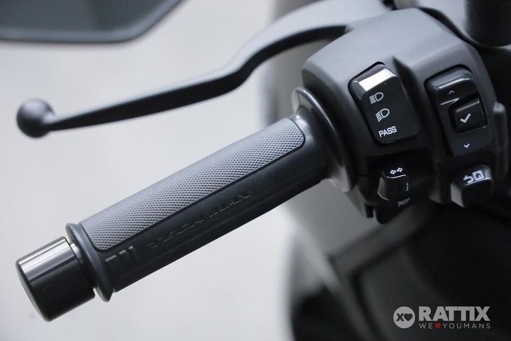 Yamaha X-Max 300 Tech Max (2021 - 24) (11)