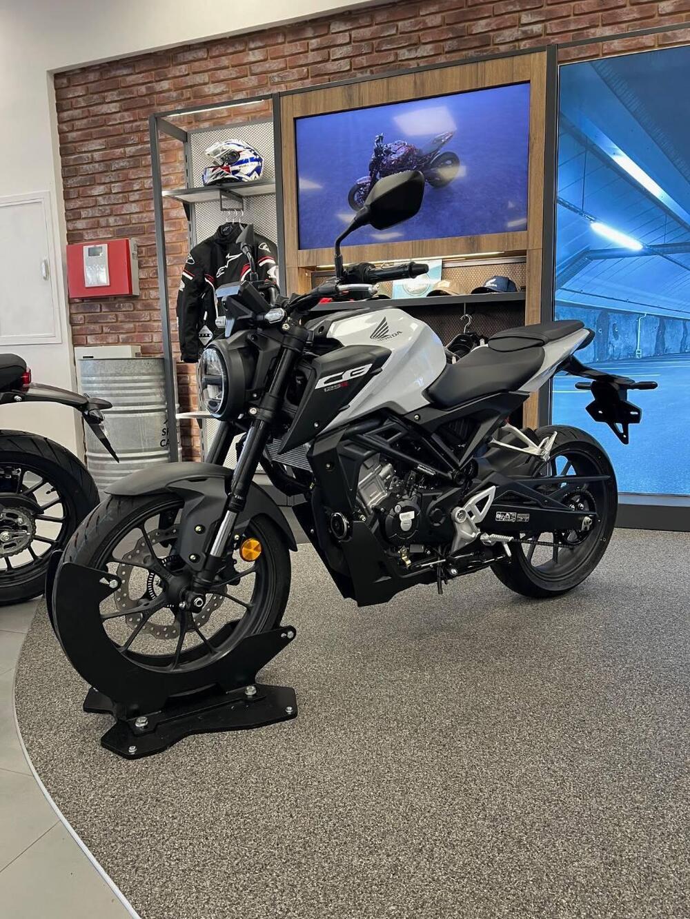 Honda CB 125 R (2024 - 26) (2)