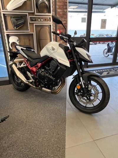 Honda CB 750 Hornet (2025) nuova