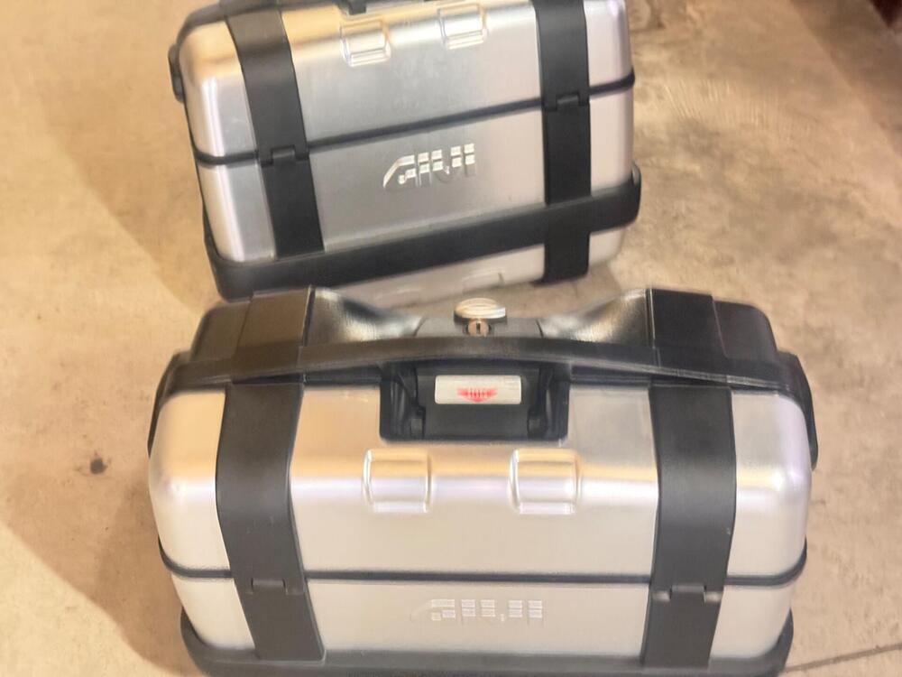 Borse laterali Givi TRK 33 Trekker (2)