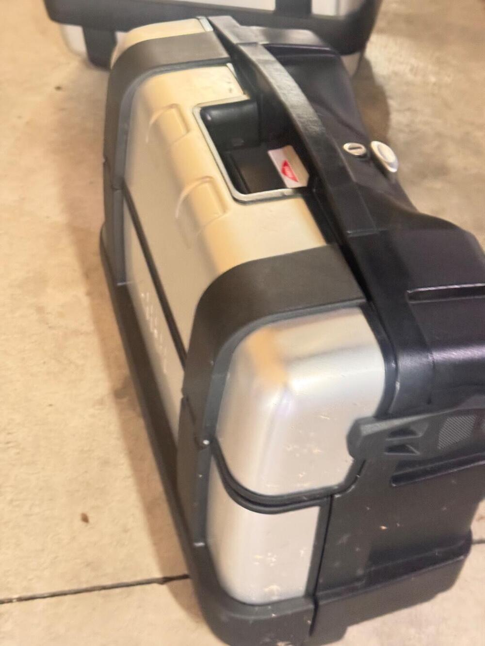 Borse laterali Givi TRK 33 Trekker (5)