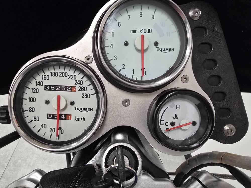 Triumph SPEED TRIPLE 955 (5)