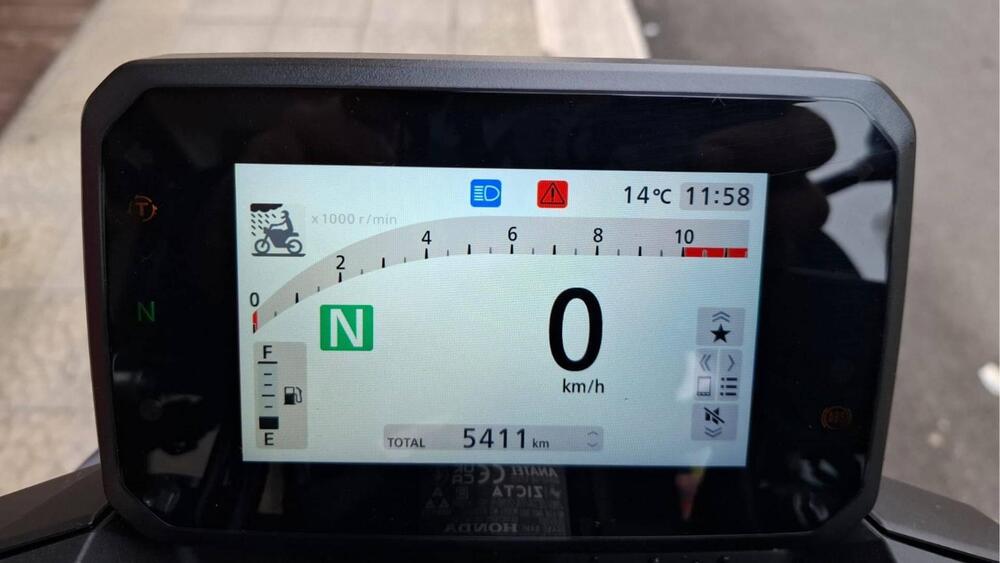 Honda CB 750 Hornet (2025) (4)