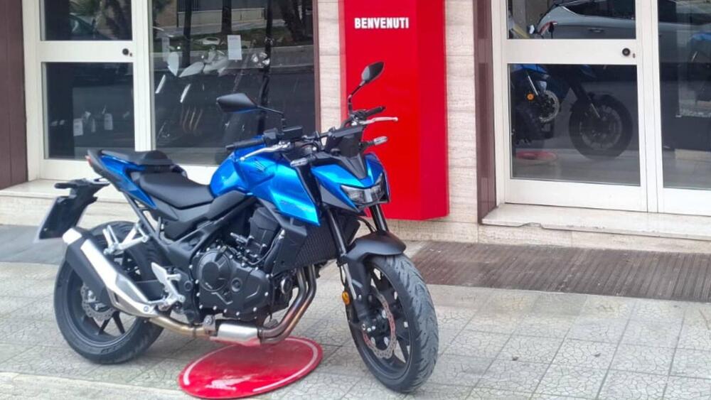 Honda CB 750 Hornet (2025) (8)