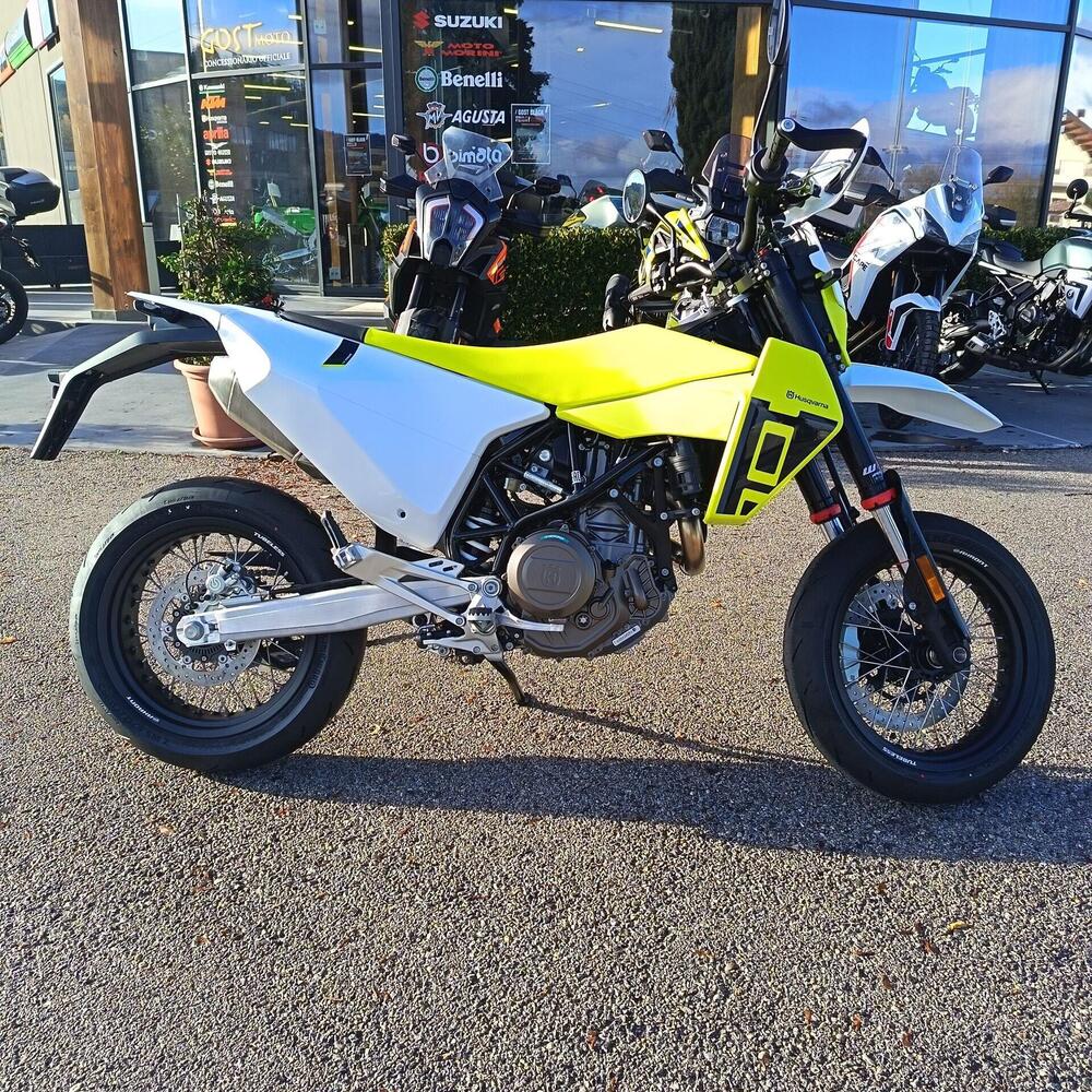 Husqvarna 701 Supermoto (2026) (2)