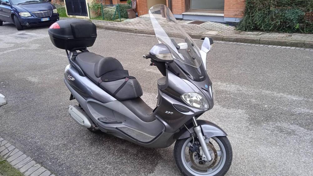 Piaggio X9 250 Evolution (2)