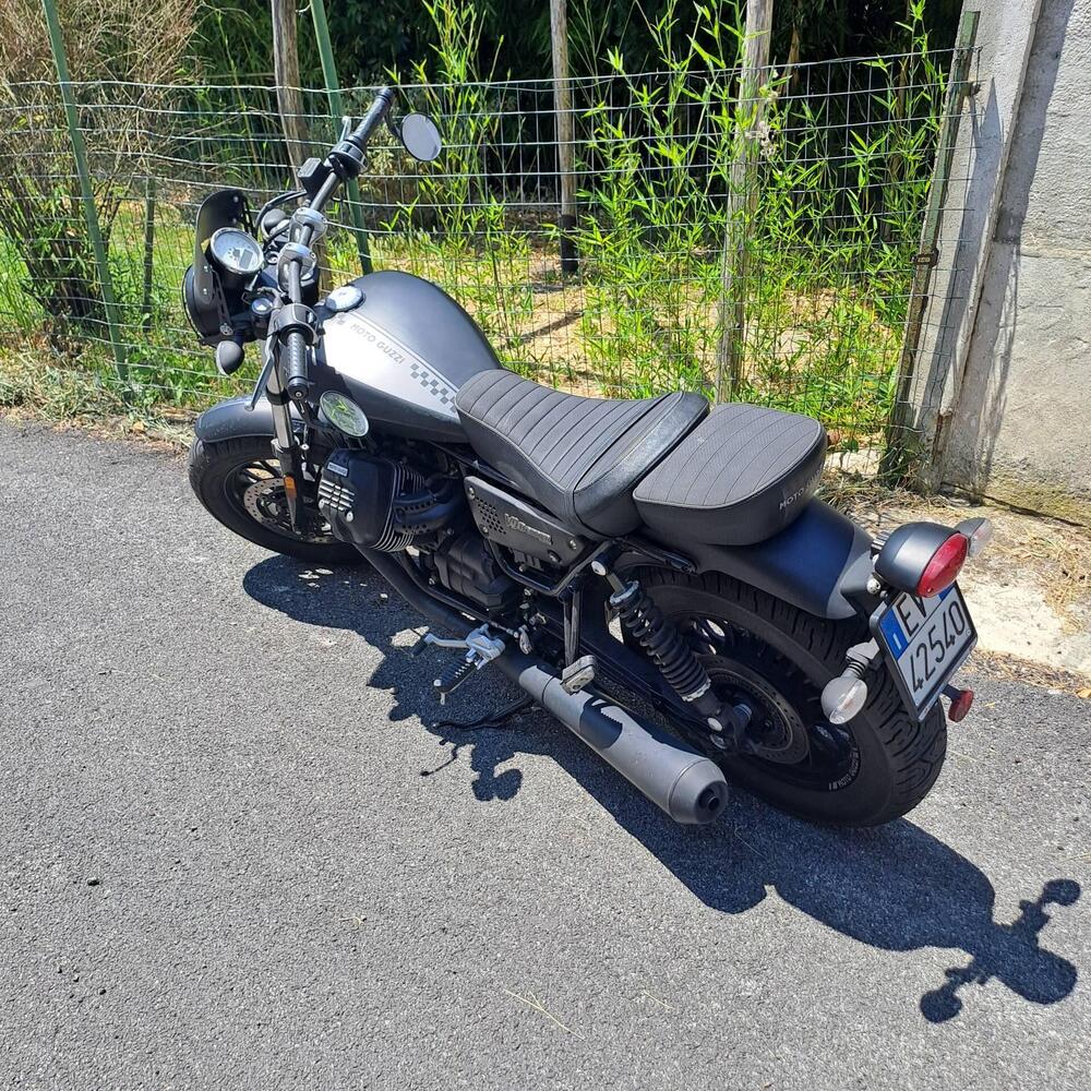 Moto Guzzi V9 Bobber (2021 - 25) (3)