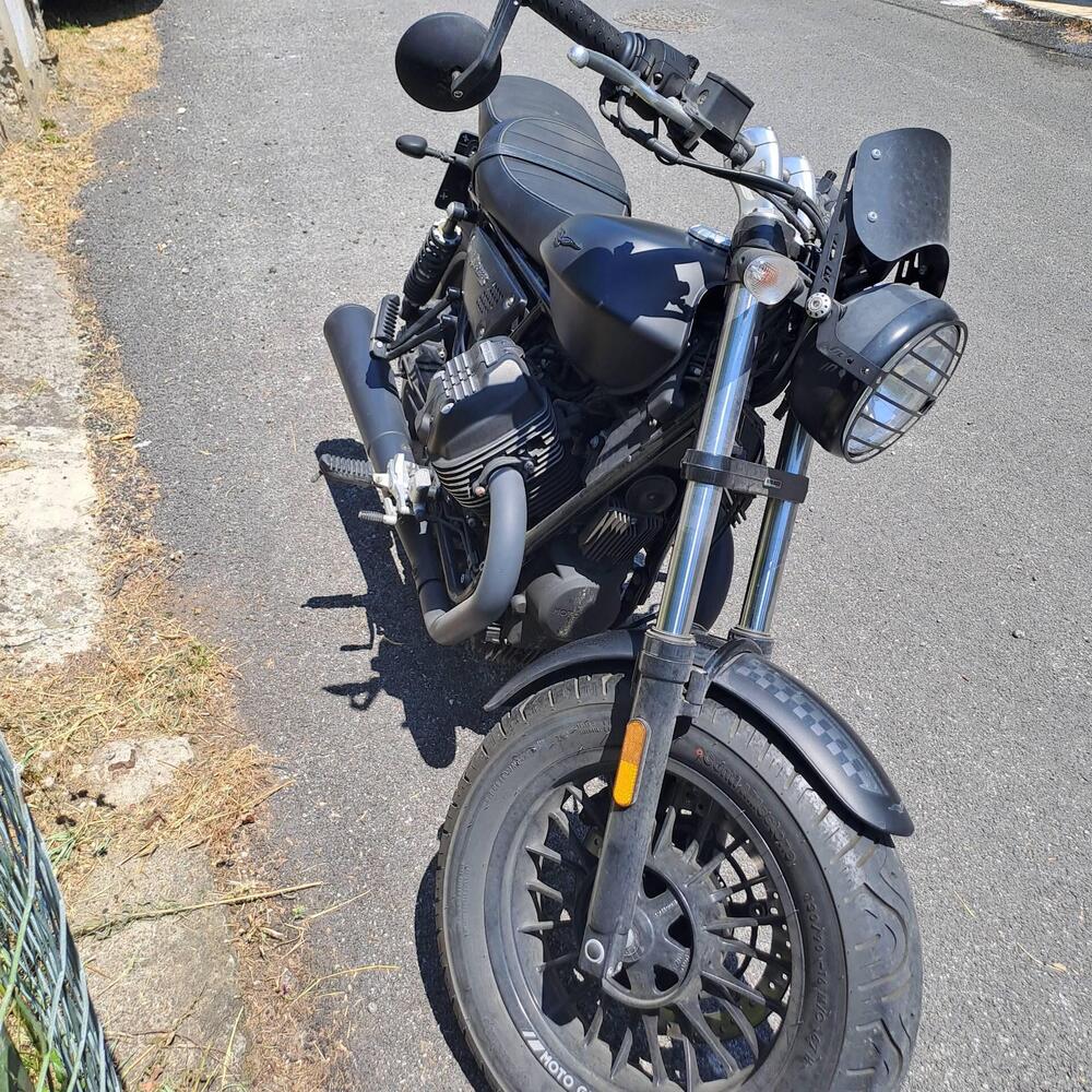 Moto Guzzi V9 Bobber (2021 - 25) (5)