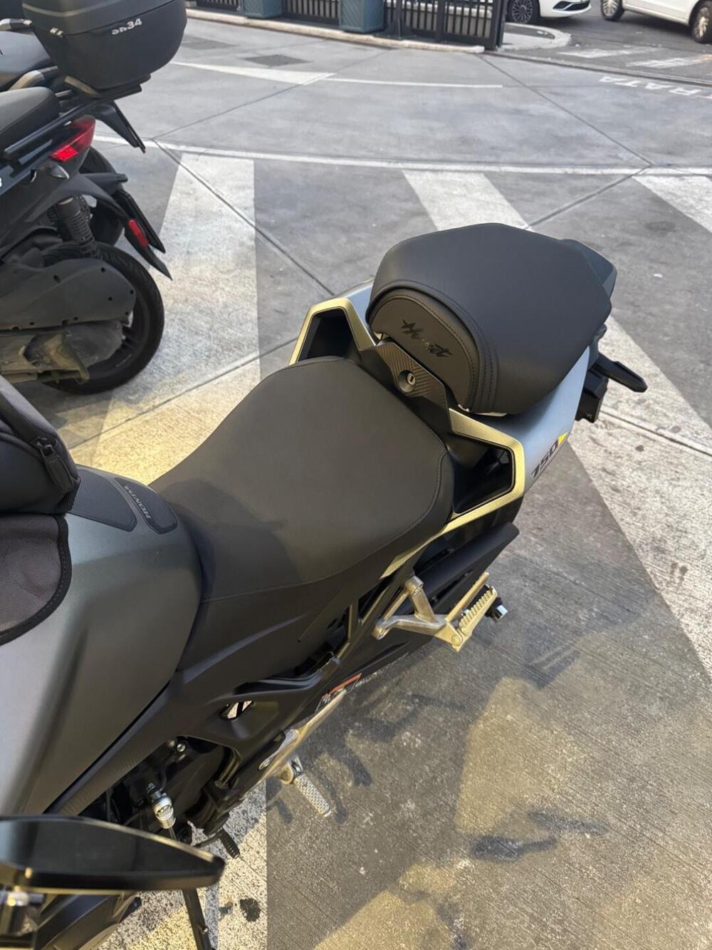 Honda CB 750 Hornet (2023 - 24) (5)