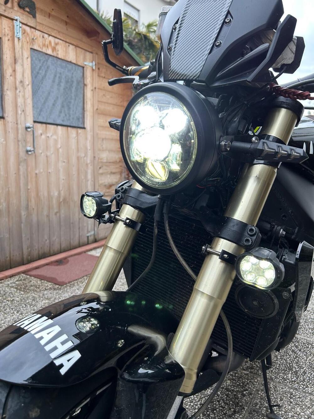 Yamaha YZF R1 (2002 - 03) (8)