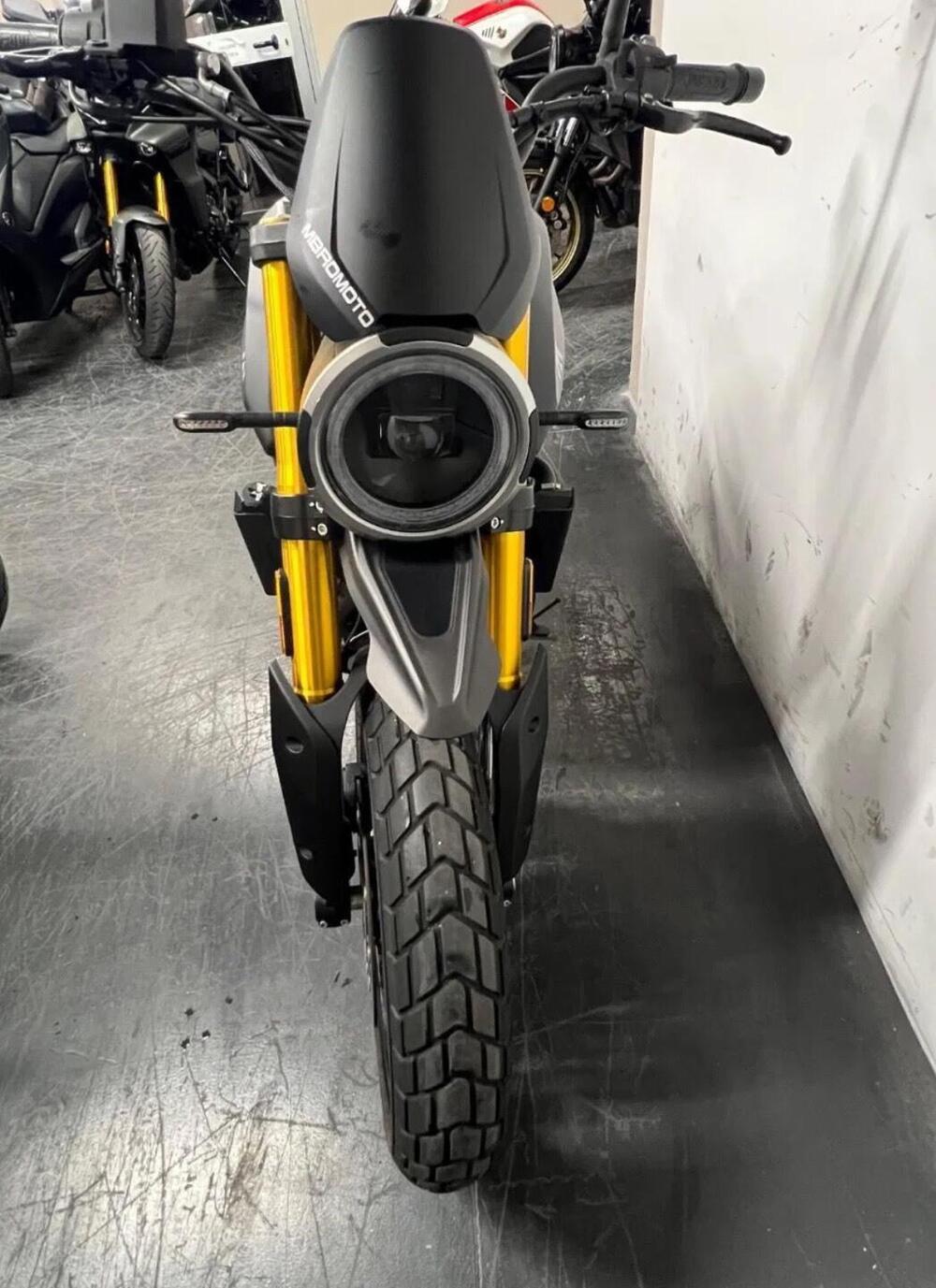 Moto Morini SEIEMMEZZO STR (2022 - 26) (3)