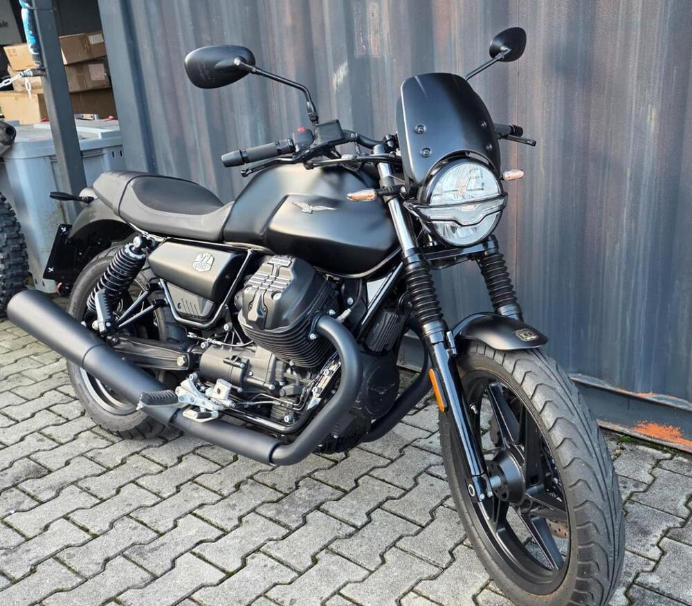 Moto Guzzi V7 Stone (2021 - 24) (3)