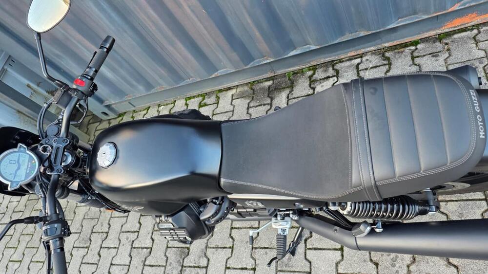 Moto Guzzi V7 Stone (2021 - 24) (9)